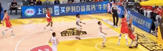 开云体育娱乐app安全-首发狂轰99分！卫冕冠军扳回一城，张镇麟总决赛15连胜终结